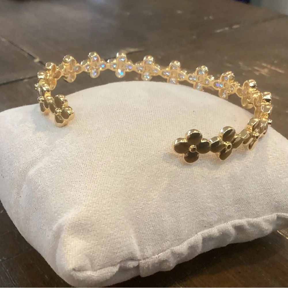 🌸Bracelet Clovers with CZ’s 18k overlay - Picture 5 of 5